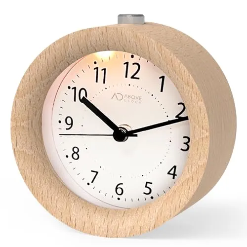 aboveClock Wecker Analog Ohne Ticken, Wecker Holz mit Snooze, Nachttisch Tischuhr mit Nachtlicht, reisewecker mit Batteriebetriebe (1*AA-Batterie benötig) - Naturholz in Hellbraun