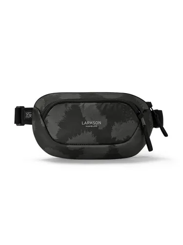 LARKSON Gürteltasche Helge mit RFID-Blocker - Die praktische Bauchtasche „Helge“ kombiniert Sicherheit und Stil. Mit RFID-Blocker und Anti-Diebstahl-Reißverschlüssen schützt sie deine Essentials auf Reisen und im Alltag. Wasserabweisend und verstellbar – für jeden Einsatz geeignet.