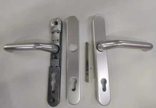 Profiltür Schmalrahmen Garnitur Kronos 1300/0035 - Türsicherungen aus Aluminium, abgerundete Form mit PZ-Lochung für optimale Sicherheit und elegantes Design, ideal für moderne Türen.