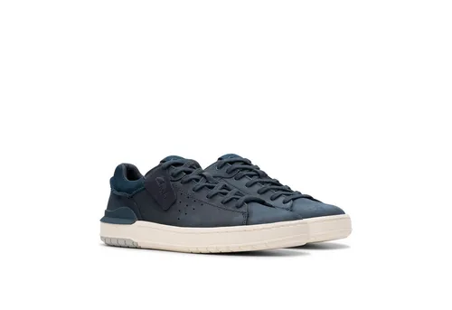 Clarks Courtlite2 Run Schnürschuh - Sneaker mit Softfußbett für optimalen Komfort, ideal für den Alltag und Freizeitaktivitäten. Stylischer Casual Look in Navy Nubuck.