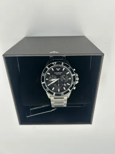 Emporio Armani AR11360 Herrenarmbanduhr - Silber Schwarz, elegante Taucheruhr mit Quarzwerk und 10 atm Wasserdichtigkeit