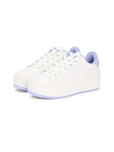 Tommy Jeans TJW FLATFORM ESS MU Plateausneaker in Weiß - Sportlicher Plateausneaker mit 5 cm Absatzhöhe und 4 cm Plateau. Aus Leder und Textil gefertigt, bietet er Komfort und Stil. Ideal für lässige Outfits und den täglichen Gebrauch.