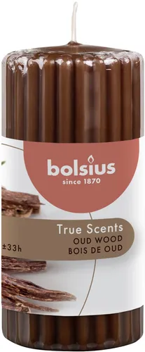 Bolsius Duft-Stumpenkerze geriffelt True Scents Oud Wood in braun von Bolsius