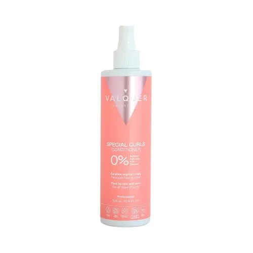 Valquer Zero Curls Leave-In-Conditioner. Speziell für lockiges Haar entwickelt – die Curly-Methode für definierte Locken. Spendet Feuchtigkeit mit pflanzlichem Keratin und Mais-Wirkstoffen. 300 ml