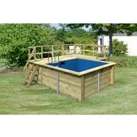 Karibu Pool Gr. 1 inkl. Terrasse und SeitenTerrasse KDI - Swimmingpool mit hochwertigem kesseldruckimprägniertem Holz, inklusive Filterpaket und einfacher Do-it-yourself Montage für unbeschwerten Badespaß im eigenen Garten.