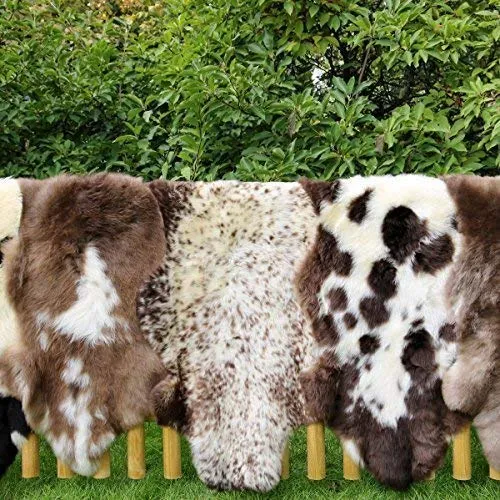 Lammfell ENGLISCH Gescheckt 90-100 cm - Hochwertiges Merino Schaffell als kuschelige Sitzunterlage oder Teppich, ideal für Allergiker und mit natürlicher Temperaturregulierung. Pflegeleicht und langlebig – ein echtes Naturgeschenk!