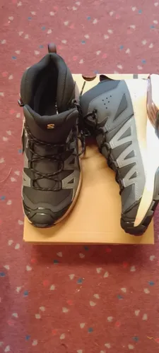 SALOMON Herren Multifunktionsstiefel X ULTRA 360 MID GTX - Wanderschuhe mit wasserdichtem GORE-TEX-Schutz, ideal für lange Strecken. Bieten Grip, Stabilität und sind umweltfreundlich dank recycelter Materialien.