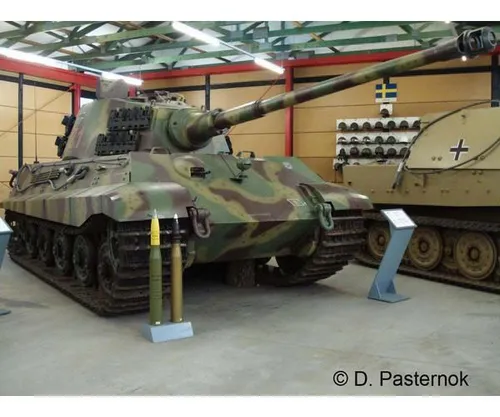 Revell 03249 Panzer Tiger II Ausf.B Henschel Turm - Plastik Modellbausatz im Maßstab 1:35, ideal für Modellbau-Enthusiasten ab 12 Jahren, unbemalt und individuell gestaltbar.