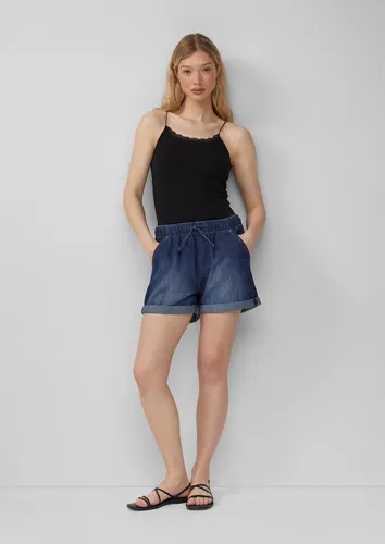 QS Jeansshorts Comfort Fit mit Elastikbund - Jeans-Shorts im lässigen Comfort Fit für maximalen Komfort. Ideal für entspannte Tage, ob beim Picknick oder Stadtbummel. Der Elastikbund sorgt für perfekten Sitz und Wohlfühl-Faktor!