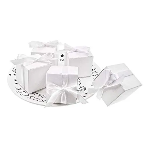 JZK 50 Leere weiße Hochzeitsbevorzugungskästen mit Bändern Papier Süßigkeiten Box für die Hochzeit Geburtstag Weihnachten Taufe Babydusche Kommunion Abschlussfeier