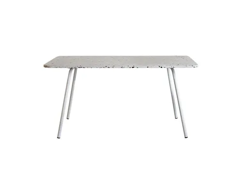 Tikamoon Rechteckiger Gartentisch Elio aus Premium-Terrazzo und Metall 160 cm - Der rechteckige Gartentisch „Elio” aus hochwertigem Terrazzo und robustem Metall bietet Platz für bis zu 6 Personen und verleiht Ihrem Garten einen stilvollen Akzent. Ideal für gesellige Abende im Freien!