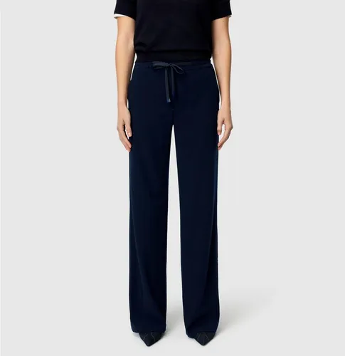 MAC Stretch-Hose CHRISTY in Blau mit Hoher Leibhöhe - Bequeme Stretch-Hose in Dunkelblau, ideal für den Alltag. Hohe Leibhöhe und weite Beinform sorgen für optimalen Tragekomfort und pflegeleichte Handhabung.