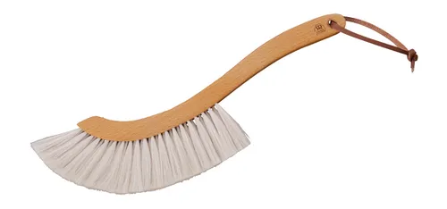 Bürstenhaus Redecker Staubwedel – Geschwungene Staubbürste mit Ziegenhaar - Staubbesen für empfindliche Oberflächen, handgefertigt aus weichem Ziegenhaar, ideal für Klaviere und Glastische, langlebig und pflegeleicht.