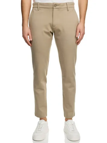 Indicode Rodekro Herren Chinohose - Stilvolle Performance Pants mit 4 Taschen - Die Indicode Rodekro Chinohose vereint Stil und Komfort. Der klassische Schnitt und die hochwertige Materialmischung bieten Flexibilität und Strapazierfähigkeit. Ideal für Alltag und besondere Anlässe.
