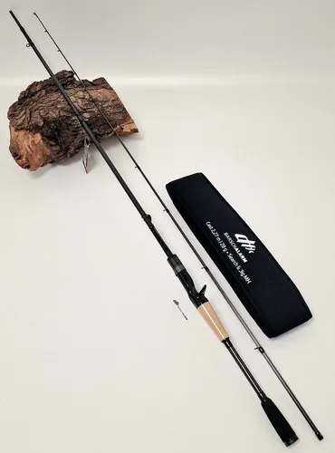 Zeck Barsch Alarm Cast Search & Jig MH 227cm 7-28g Baitcastrute - Angelrute für präzises Barschangeln, entwickelt in Kooperation mit Johannes Dietel. Hochwertige Toray Carbon Matten sorgen für feinfühlige Blanks und optimale Performance.