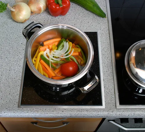 Granitfeld mit ED-Rahmen, Paradiso 250x250mm - Sonstiges Küchenzubehör mit strapazierfähiger Granitplatte in Edelstahlwanne, perfekt als Schneidfläche oder Ablage für heiße Töpfe.