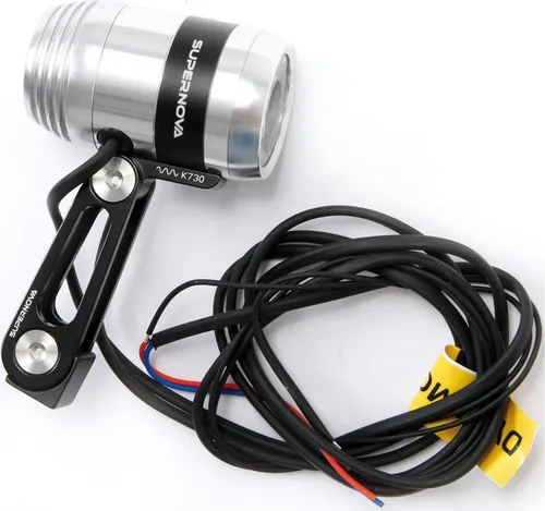 Supernova E3 Pro 2 LED Frontlicht mit StVZO-Zulassung - Fahrradbeleuchtung mit Multimount, bietet optimale Sichtbarkeit und Sicherheit im Straßenverkehr.