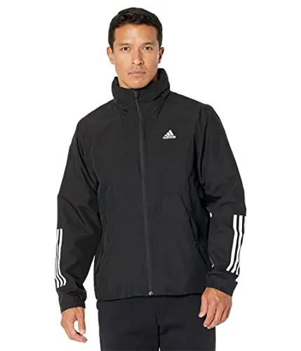 adidas Herren BSC 3-Stripes RAIN.RDY Jacket - Wasserdichte Jacke für Herren - adidas Bekleidung mit 100 % recyceltem Polyester, wasserdicht und ideal für jedes Wetter. Verstaubare Kapuze und praktische Reißverschlusstaschen.