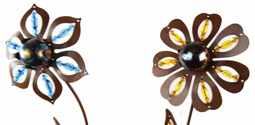 Posiwio Gartenstecker Blume 2er Set - Bunt und Farbenfroh - Verleihen Sie Ihrem Garten mit diesem 2er Set Gartenstecker in Rostoptik einen farbenfrohen Akzent. Mit glitzernden Glaskugeln und bunten Perlen sind sie perfekte Blickfänger für Beete und Rasenflächen.