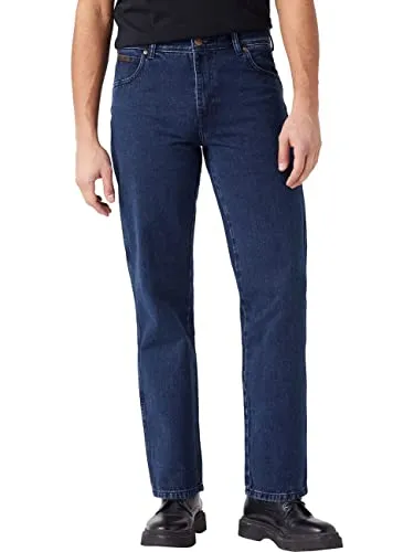 Wrangler Herren-Jeans Texas, Regular Fit, Straight Leg - Bequeme Jeans mit klassischer Eleganz, ideal für jeden Anlass. Authentischer Texas-Fit mit geradem Bein und typischen Wrangler-Designdetails. Perfekt für den Alltag, aus 100% Baumwolle und maschinenwaschbar.