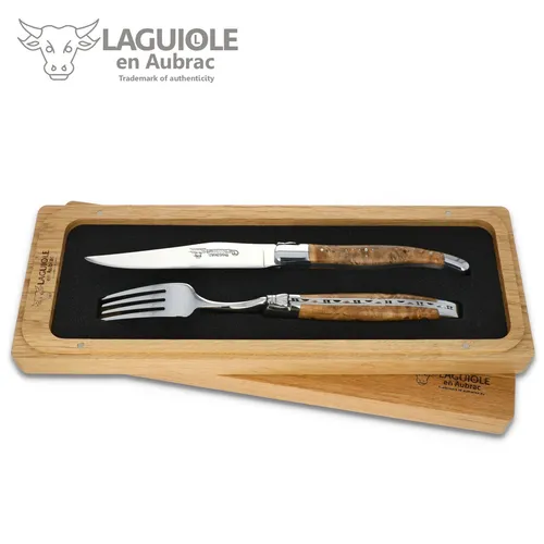 Laguiole en Aubrac Steakbesteck Set mit Holzbox - Hochwertiges Steakbesteck Set mit handgefertigtem Messer und Gabel aus edlem Lindenholz. Ideal für besondere Anlässe, vereint traditionelles Handwerk mit stilvollem Design.