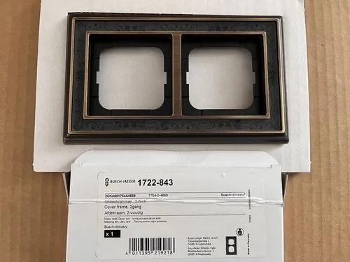 Busch-Jaeger 1722-843 Rahmen 2-f - Lichtschalter-Rahmen für Unterputzmontage, ideal zum Abdecken von Schaltern und Steckdosen. Hochwertiges Metall, mattes Finish in anthrazit, passend für Plattform 63.