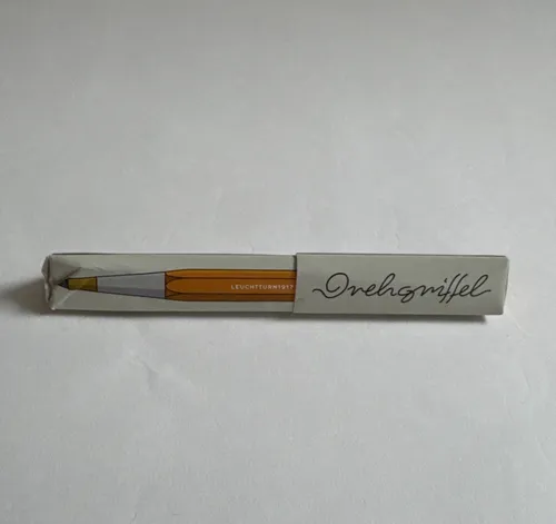 LEUCHTTURM1917 Drehgriffel Nr. 1, Rising Sun - Eleganter Gelschreiber - Gelschreiber mit hochwertiger Gelmine für präzises und reibungsloses Schreiben, kombiniert mit ergonomischem Design für höchsten Komfort.