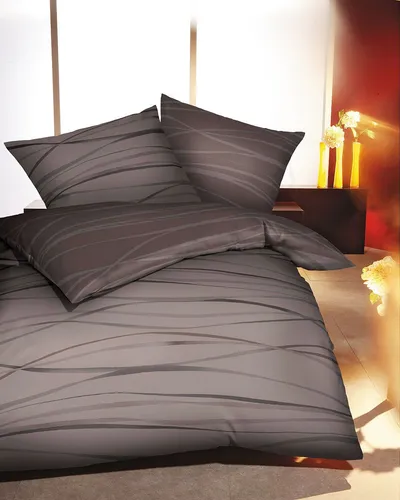 Kaeppel Mako-Satin Bettwäsche Motion 584/679 135x200 cm / 80x80 cm - Elegante Bettwäsche aus der exklusiven Essential-Kollektion von Kaeppel, glänzend und hochwertig, ideal für ein stilvolles Schlafzimmer.