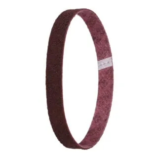 3M Vlies-Schleifband SC-BS 40 x 815 mm, Körnung 180 - Schleifbänder für handgeführte Maschinen, flexibles Nylonvlies bietet hohe Standzeit und gleichmäßiges Oberflächenfinish, ideal zum Nachschleifen und Entfernen von Rost.