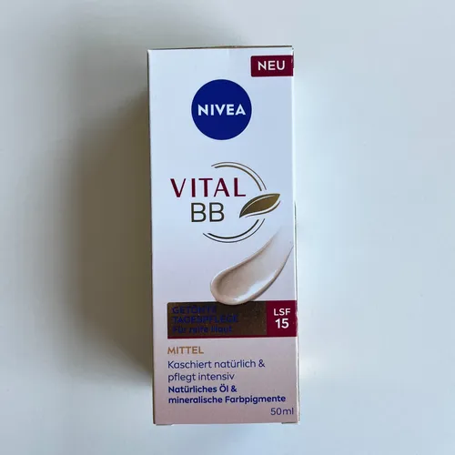 NIVEA VITAL BB Getönte Tagescreme mit LSF 15 - BB-CC-DD Cremes, 50 ml getönte Tagescreme mit LSF 15 für einen ebenmäßigen Teint und leichte Pflege den ganzen Tag.