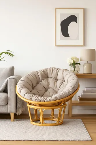 möbel direkt online Papasansessel mit Kissen - Bequemer Sessel aus handgefertigtem Rattan, ideal zum Entspannen. Großes Kissen mit Vliesfüllung sorgt für besten Komfort und ist pflegeleicht mit cremefarbenem Bezug.