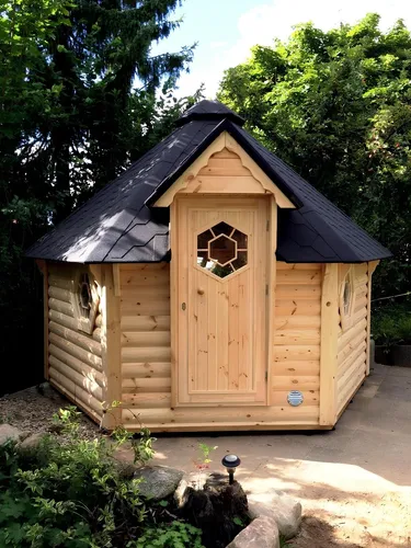 Woodpro Holzsauna Fasssauna für 12 Personen - Geräumige Trockensauna für den Außenbereich, einfach zu montieren und mit rutschfestem Design. Genießen Sie entspannende Stunden in Ihrem Garten.