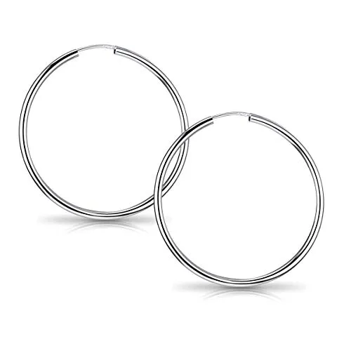 MATERIA Creolen Ohrringe Damen - 925 Sterling Silber 29mm dünn in Geschenkbox - Elegante Creolen aus rhodiniertem 925 Sterling Silber, anlaufgeschützt und hautfreundlich. Dank des unsichtbaren Steckverschlusses sind sie leicht anzulegen. Perfekt für jeden Anlass und in schöner Geschenkverpackung.