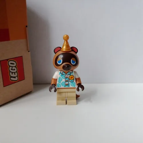 LEGO Animal Crossing Nooks Laden und Sophies Haus Set - Kreatives Bauspielzeug für Kinder ab 7 Jahren, mit 2 Mini-Figuren und unendlichen Gestaltungsmöglichkeiten