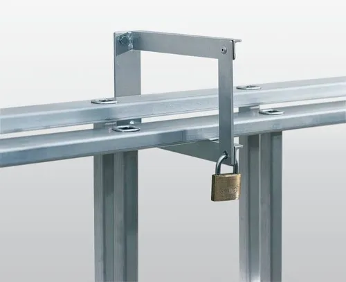 MUNK Günzburger Steigtechnik 19833 Aufhängungsset - Leiteraufhängehaken, abschließbar durch bauseitige Vorhängeschlösser für erhöhte Sicherheit, aus verzinktem Stahl, 2 Stück pro Set