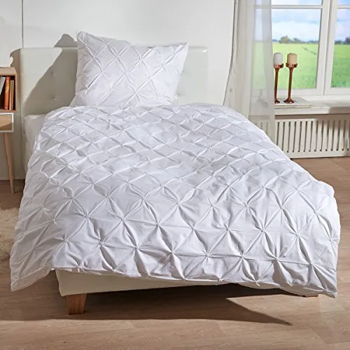 TRAUMSCHLAF Bettwäsche Pintuck, Mako Satin, 2-teilig - Bettwäsche-Set in edlem Weiß, aus 100% Baumwolle Mako Satin, mit Reißverschluss für einfachen Bezug. Ideal für einen stilvollen Schlafbereich.