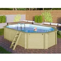 Karibu Pool 4 Set A mit Filteranlage und Skimmer - Massivholzpool aus 38 mm kesseldruckimprägnierten Blockbohlen für langlebigen Gartenkomfort. Inkl. hochwertiger Einhängeleiter und einfacher Folienmontage für eine problemlose Nutzung.