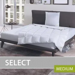 BettwarenShop Daunendecke Select medium 135/140x200 cm - Die ideale Ganzjahresdecke mit 100% Gänsedaunen bietet hohen Schlafkomfort und ein angenehmes Schlafklima. Der feine Baumwollbezug sorgt für ein weiches Gefühl und ist pflegeleicht bis 60 Grad.