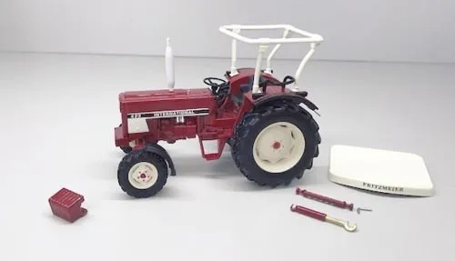 IHC 433 mit Überrollbügel und abnehmbarem Dach - Modell von Replicagri 1:32 - Games - Hochwertiges Sammlermodell des IH 433 im Maßstab 1:32 mit detaillierter Die-Cast Verarbeitung und abnehmbarem Dach für individuelle Präsentation.