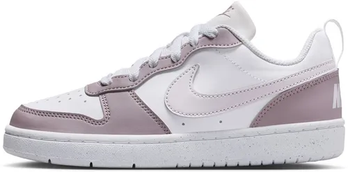 Nike Court Borough Low Recraft (Gs) - Weiße Sneaker für Kinder - Sneaker für ältere Kinder, aus recyceltem Material, mit zusätzlichem Platz für Komfort bei langen Strecken und sportlichen Aktivitäten.