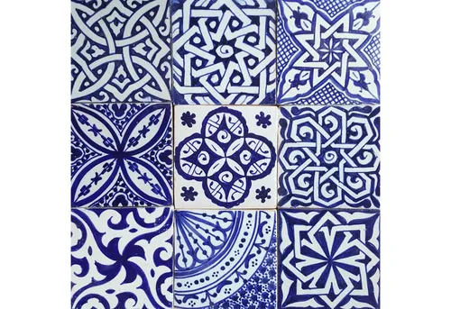Marokkanische Fliesen Blau Weiß Mix 10x10 cm - Handgemacht - Boden- & Wandfliesen aus handgemachter Keramik, ideal für kreative Badezimmer- und Küchenfliesen. Jedes Stück ist ein Unikat mit einem einzigartigen, glänzenden Patchwork-Muster.