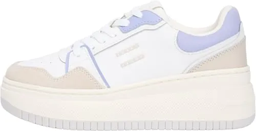 Tommy Jeans TJW RETRO BASKET FLATFORM Plateausneaker in Beige/Lila/Weiß – Sportlicher Freizeitschuh mit Kontrastbesätzen - Stylische Plateausneaker mit 5 cm Absatzhöhe und 3 cm Plateau, ideal für modische Freizeitlooks. Aus Leder und Veloursleder gefertigt, sorgt der Schnürschuh für optimalen Tragekomfort.