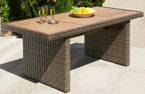 Merxx Toskana Tisch 185 x 90 cm - Gartentisch mit eleganter Kombination aus FSC®-zertifiziertem Akazienholz und robustem Aluminiumgestell, ideal für stilvolle Außenbereiche.