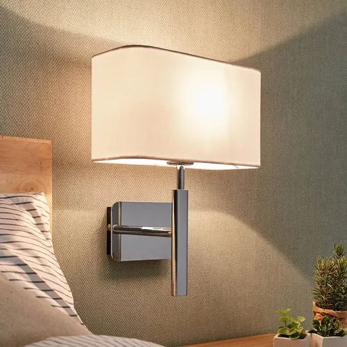 Lucande Wandleuchte Jettka, Chrom IP20, 1 x 60 W - Lampen mit eckigem Stoffschirm für eine angenehme Lichtabstrahlung und glänzend verchromtem Gestell, ideal für stilvolle Wohnräume.