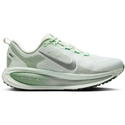 NIKE Damen Laufschuhe W VOMERO 18 – Maximum Dämpfung für Komfort - Die NIKE Damen Laufschuhe W VOMERO 18 bieten optimalen Tragekomfort für tägliche Läufe. Die Kombination aus leichtem ZoomX-Schaumstoff und ReactX-Schaumstoff sorgt für ein hervorragendes Laufgefühl.