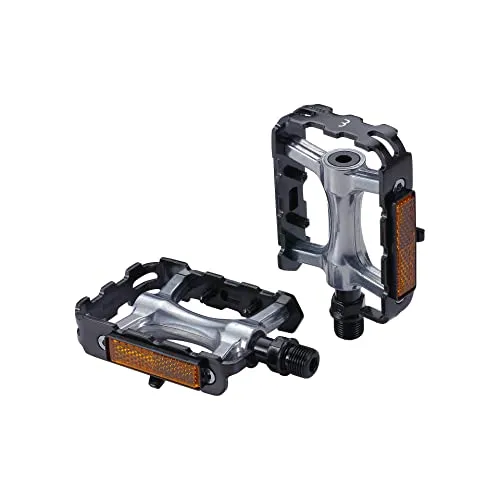 BBB Pedale MTB ClassicRide 2.0 - Schwarz, 100 x 67mm - Fahrradpedale mit wartungsfreien, abgedichteten Industrielager für maximale Haltbarkeit. Das robuste Aluminium und das spezielle Oberflächenmuster bieten optimalen Grip und Sicherheit bei jeder Fahrt.