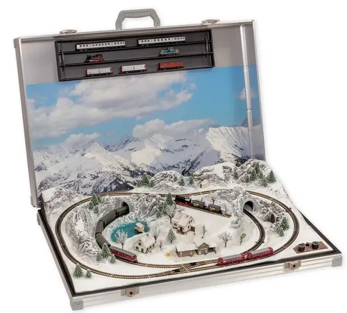 Noch-88415 Modellbahnkoffer Oberstdorf - Landschaftsbau mit hochwertigem Modellbahnkoffer, ideal für kreative Modelleisenbahnanlagen und detailreiche Landschaftsgestaltung.
