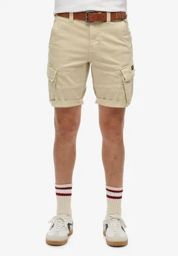 Superdry Cargobermudas CORE CARGO SHORT 30 - Modische Cargobermudas mit gerade geschnittenem Bein und elastischem Bund. Ideal für den Alltag und aus pflegeleichtem Baumwoll-Elasthan-Mix gefertigt. Praktische Cargotaschen bieten zusätzlichen Stauraum.
