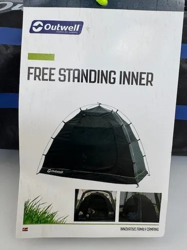 Outwell Free Standing Inner black - Universelles Innenzelt für zusätzlichen Schlafplatz, mit dunklen Stoffen für optimale Abdunkelung und hervorragender Belüftung dank integrierter Netzfenster.
