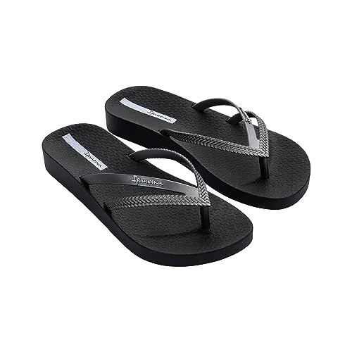 Ipanema BOSSA SOFT V FEM Sandalen - Stylischer Flip Flop mit drei Riemen und eleganter, bequemer Sohle aus 100% synthetischem PVC – ideal für sommerliche Tage.